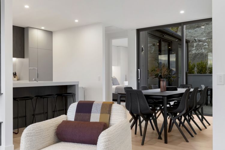 Dining area for 8 guests