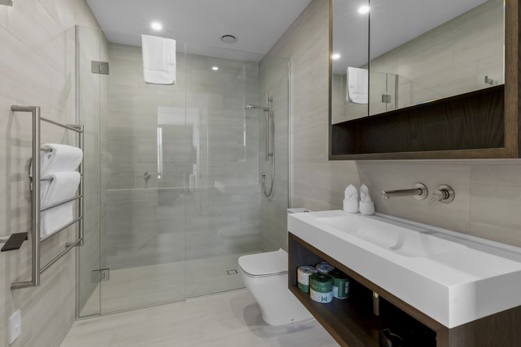 Shared Bathroom for Bed 2 and 4