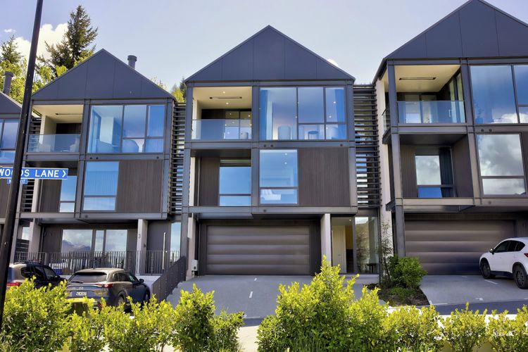 Exterior - middle apartment