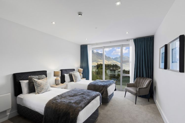 Bedroom 3 - singles or king set up