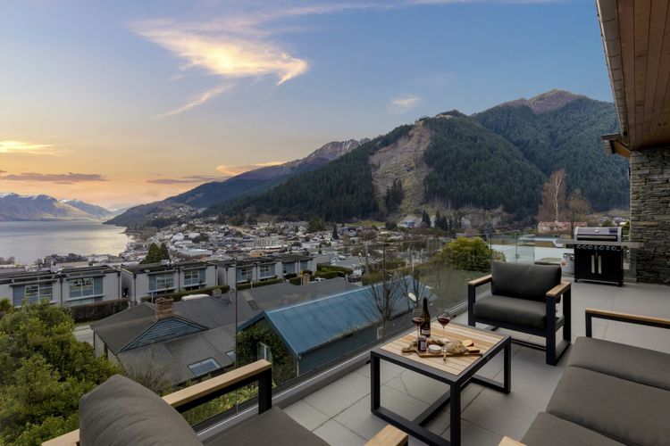 Spectacular lake and mountain views