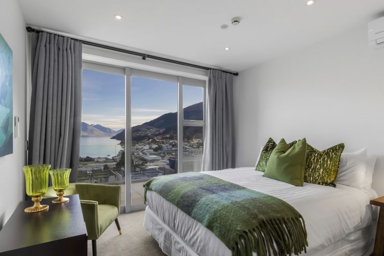 King bedroom with ensuite