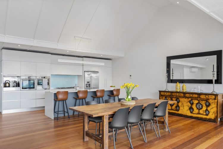 Fully equipped kitchen with dining for 8 guests