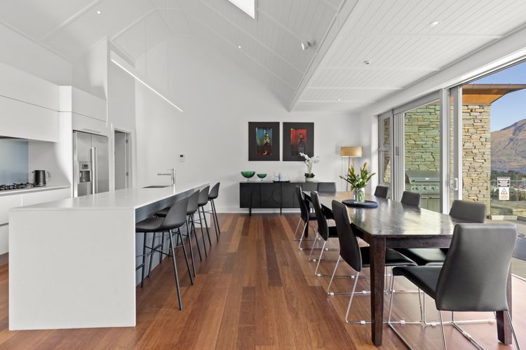 Fully equipped kitchen with dining for 8 guests