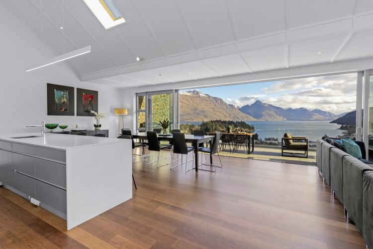 Large open plan living & entertaining space