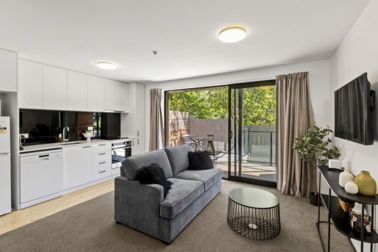 Full kitchen with patio