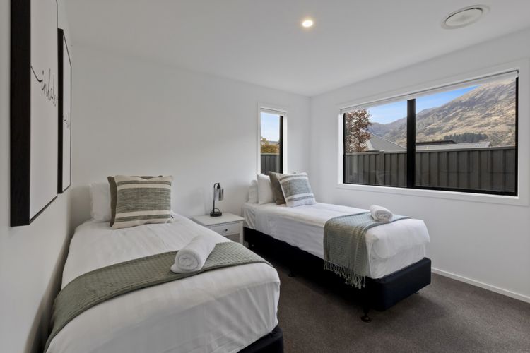 Bedroom 4 - twin room