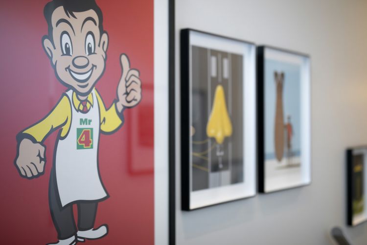 Kiwiana artwork throughout