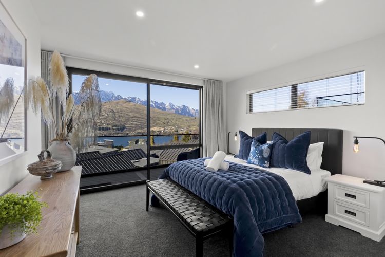 Queen bedroom 2 with ensuite