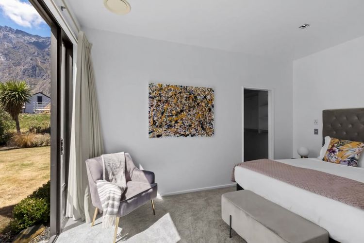 Master bedroom with ensuite and walkin robe