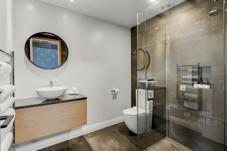 Bedroom 4 tiled ensuite