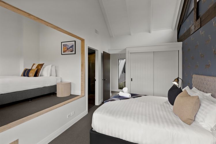 Bedroom 4 with ensuite - king and single