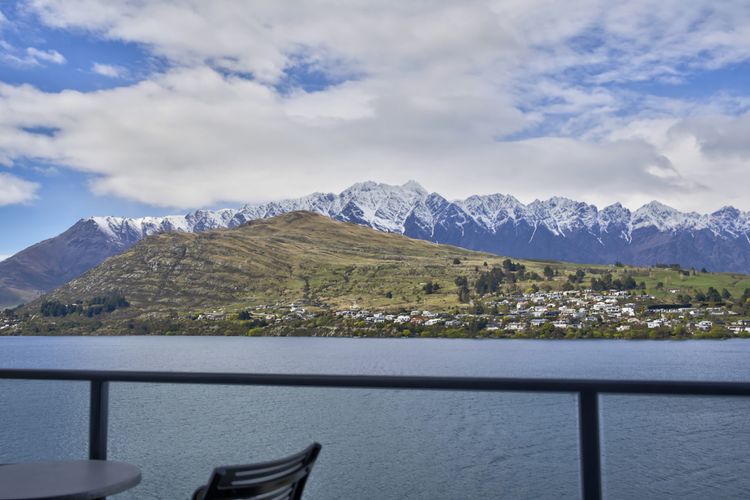 Lakeside Landing – lakefront and walk to town