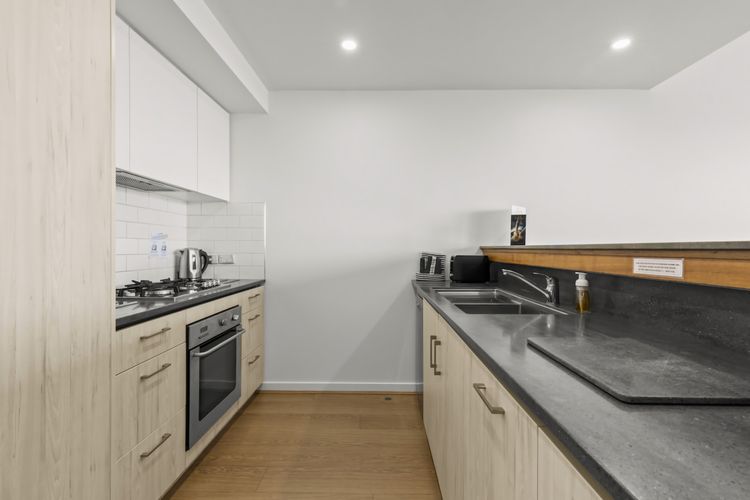 Lakeside Landing – lakefront and walk to town