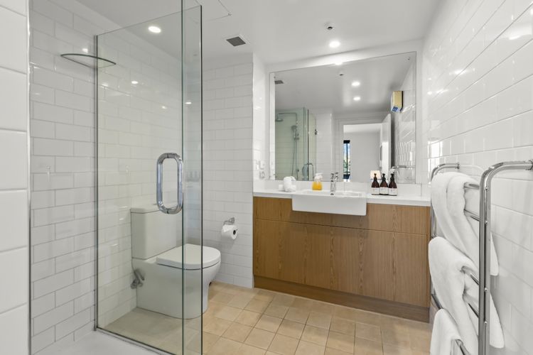 Master Ensuite bathroom