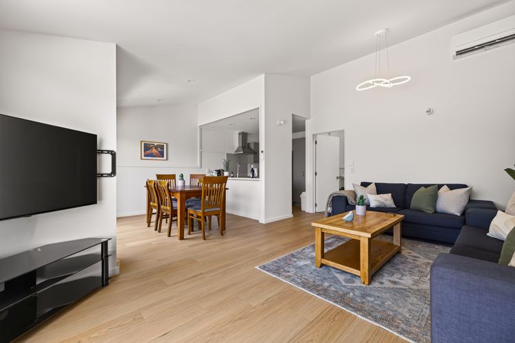 Magic on Malaghan with Lake Views
