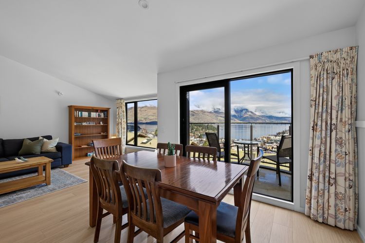 Magic on Malaghan with Lake Views