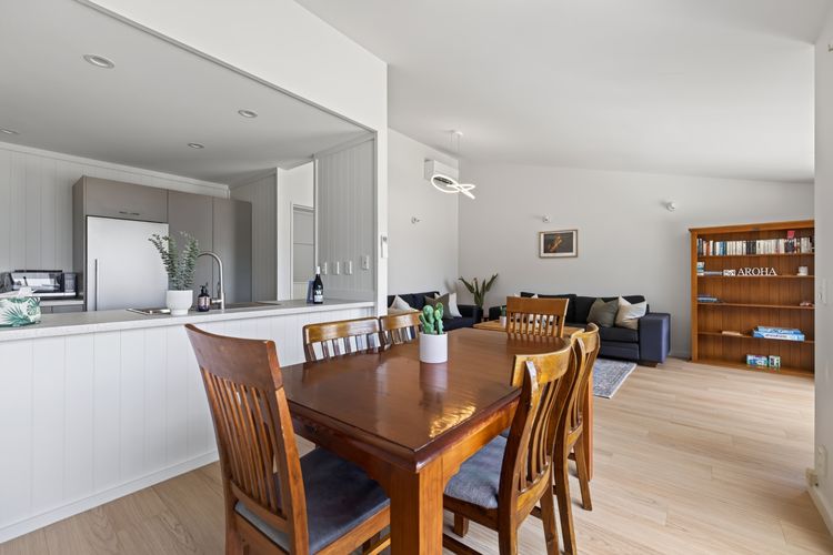 Magic on Malaghan with Lake Views