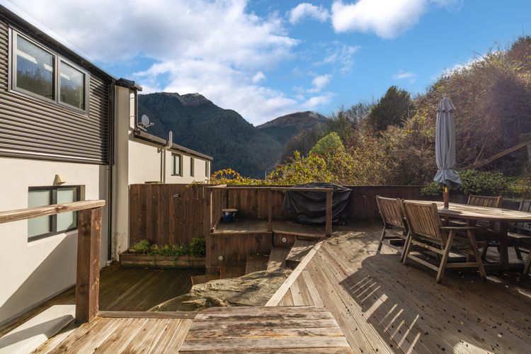 Magic on Malaghan with Lake Views