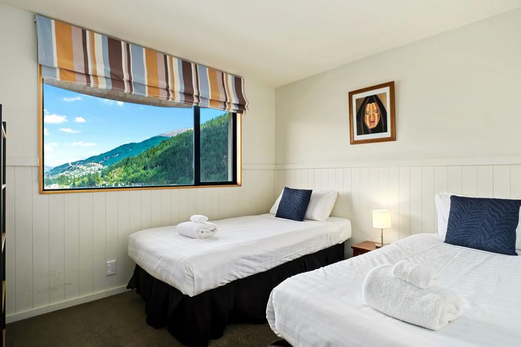 Twin room - mid floor