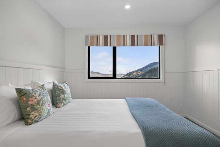 Magic on Malaghan with Lake Views