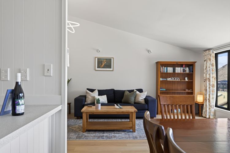 Magic on Malaghan with Lake Views