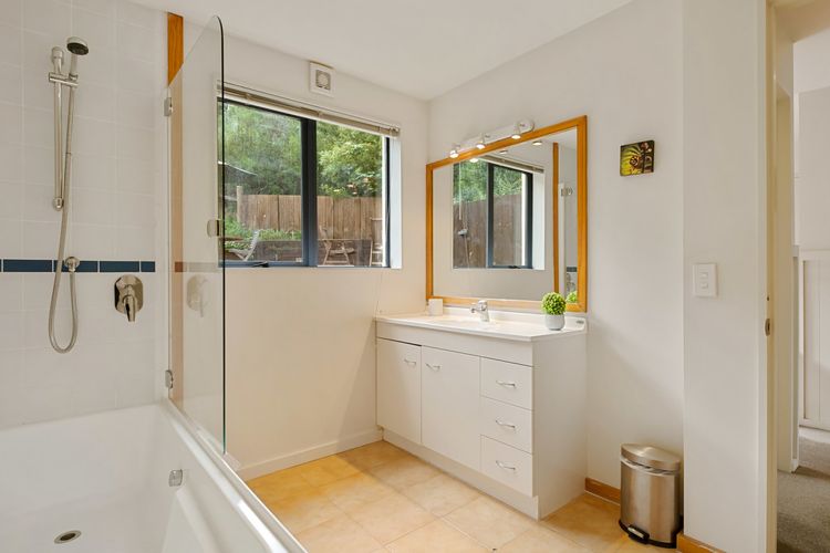 Family bathroom - mid floor