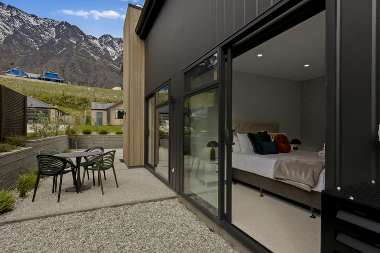 Outdoor Patio with Remarkables Mountain Range