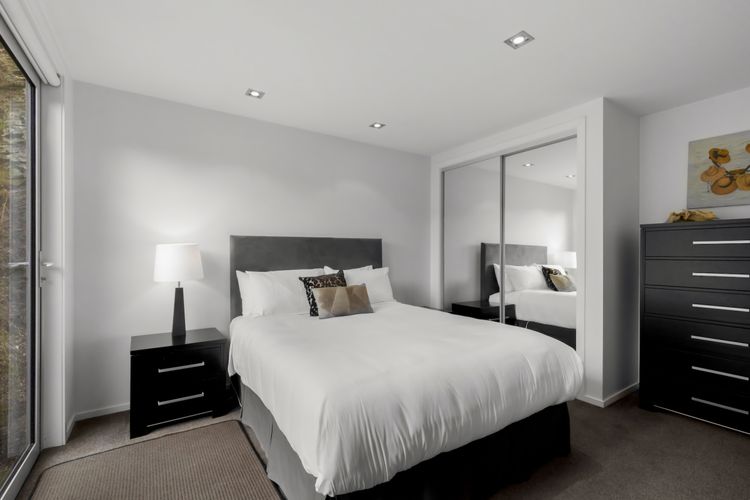 Upstairs Bedroom 3 - king