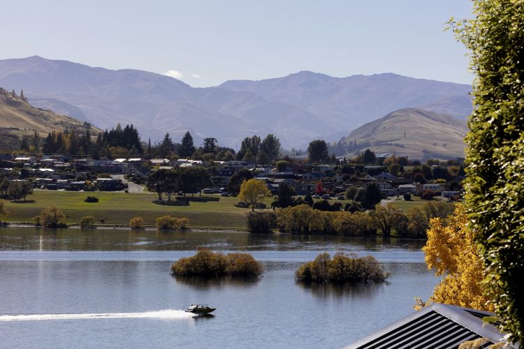 Watch the lakefront action from everyroom in the house