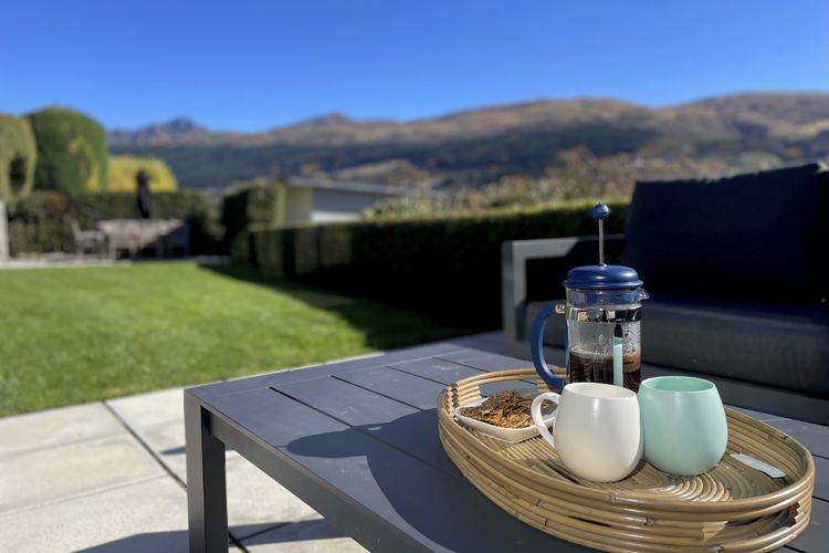 Perfect on the Peninsula with Lake View and Hot Tub