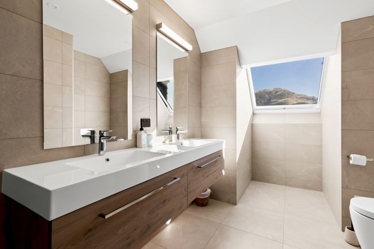 Ensuite with mountain view
