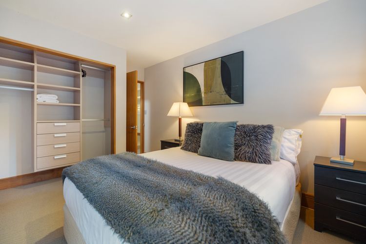 Picturesque on Peregrine – close to town with views