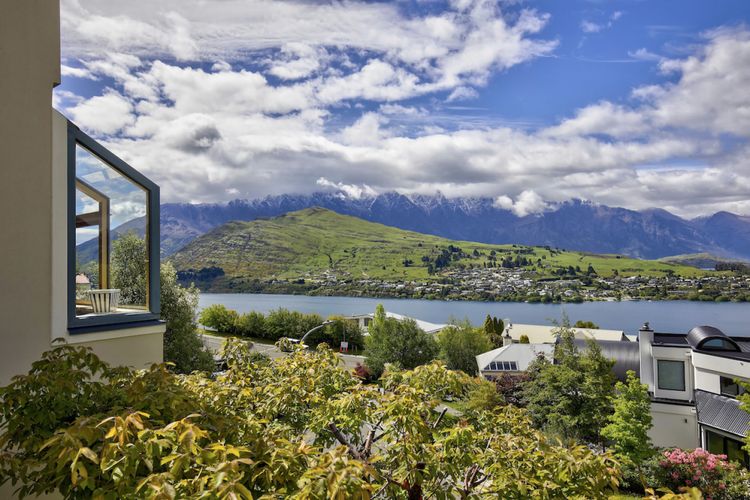 Views of the Remarkables in spring time