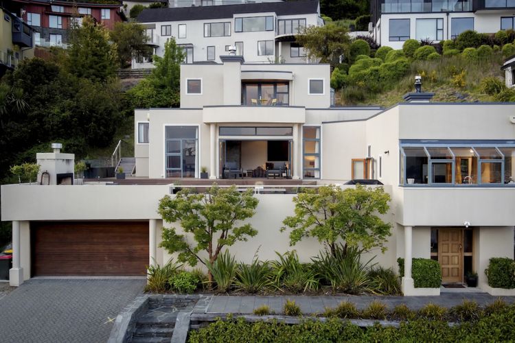 Spacious holiday home spread over 3 levels