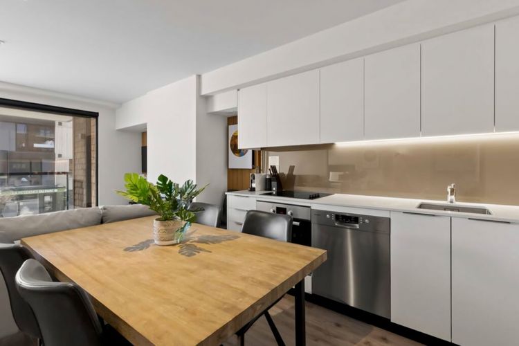 Fully equipped kitchen and dinning area