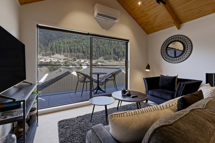 Central Queenstown Apt 13a – walk to town