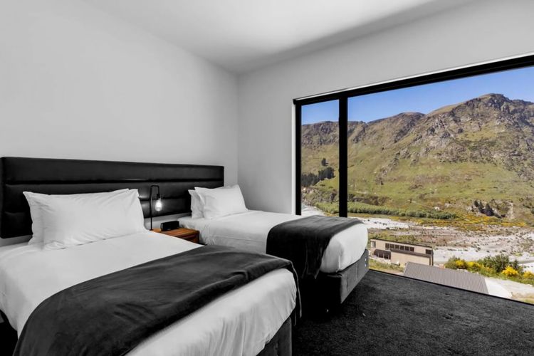 Bedroom 2 - twin or king option