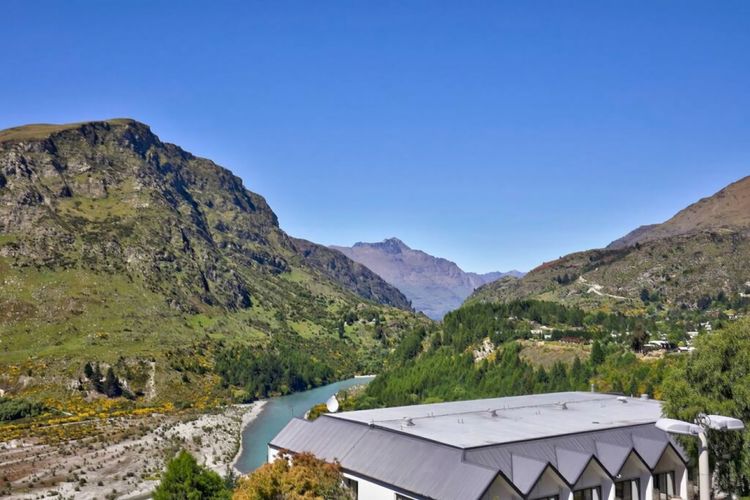 Next door is Nugget Point Hotel - restaurant and spa