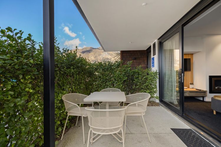 Alfresco dining on the patio