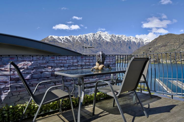 Remarkable View 3 bedroom – lake and mountain views