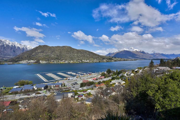 Remarkable View 3 bedroom – lake and mountain views