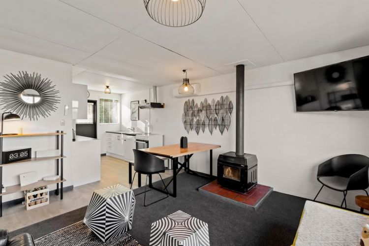 Fireplace and heatpump