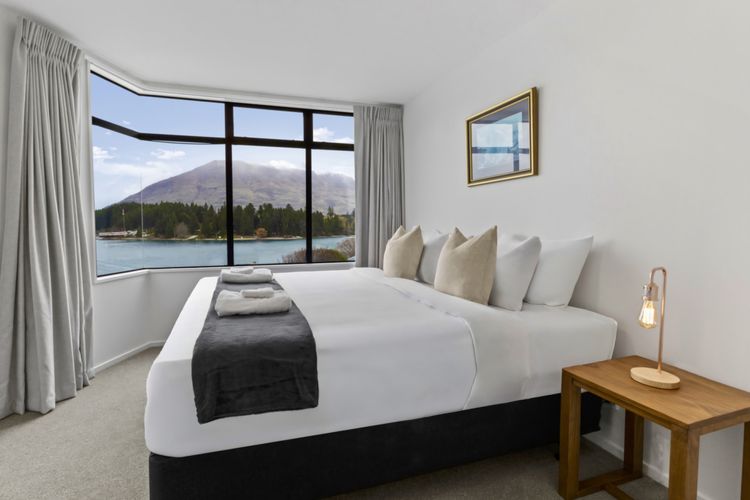 Bedroom 1 - king room (or split twin option)