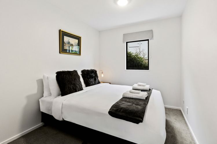 Bedroom 2 - Queen bed