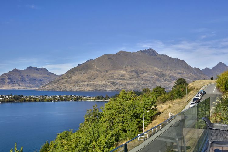 Panoramic lake and mountain views