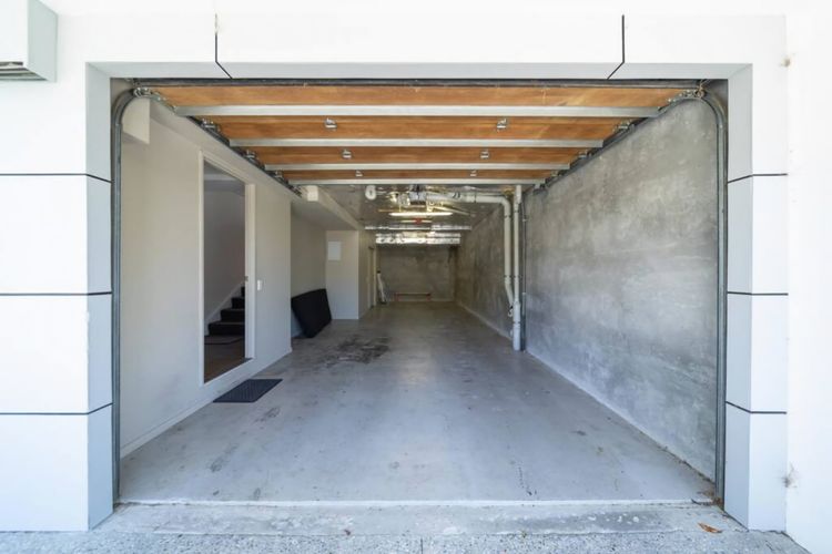 Garage - storage for bikes and skis