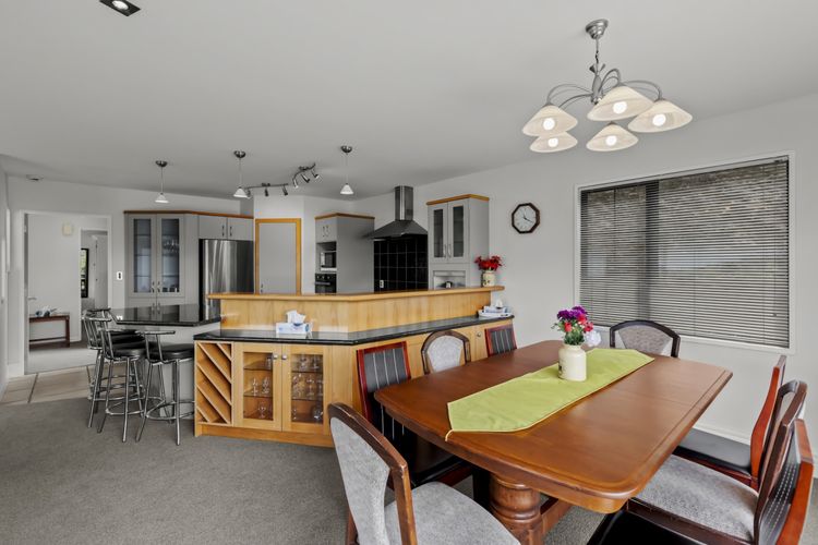 Wonderful On Woodlands – Family friendly home