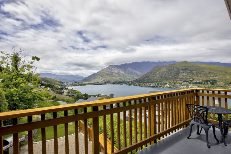 Stunning Lake and Mountain Views