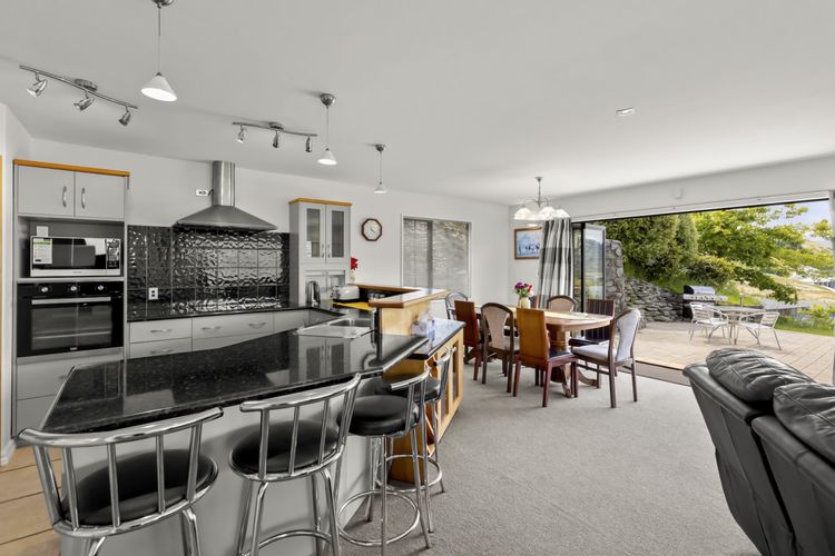 Wonderful On Woodlands – Family friendly home